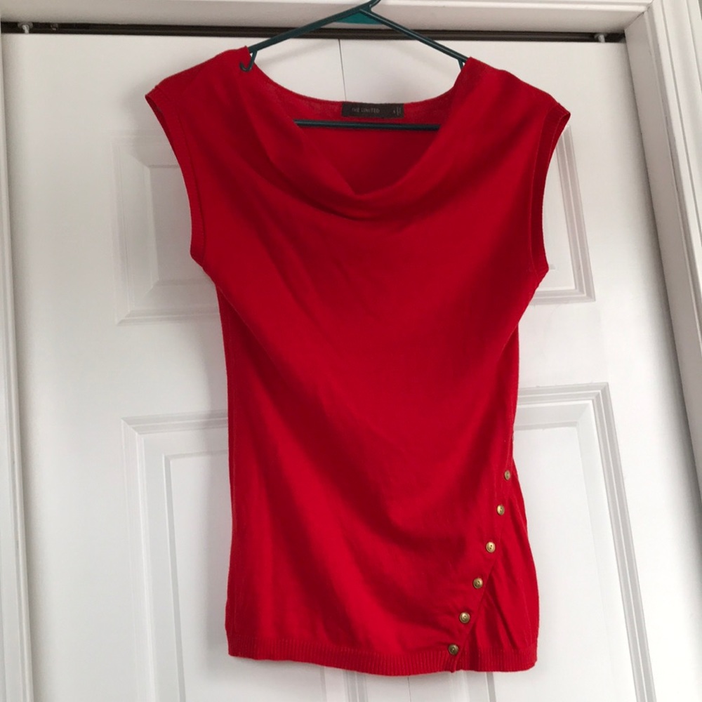 Red sleeveless Limited knit top